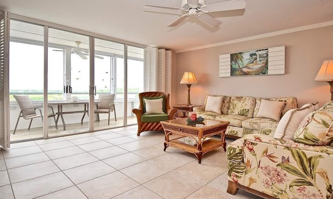 Siesta Key Condo | Spacious & Quiet at Fishermans Haven on Siesta Key. Private Beach, Heated Pool, Fish on the Bay. FH6
