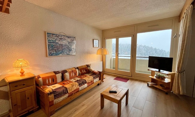 Villard-de-Lans Apartment | Spacious Renovated Studio, Ski-In/Ski-Out with Balcony, Baby Gear, and Garage