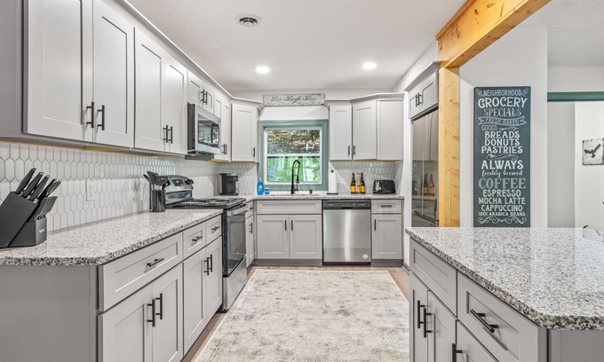 Ellijay House | Spacious renovated Mountain House in Coosawattee River Resort