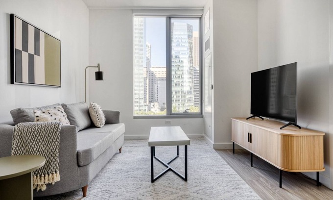 South Beach Apartment | Spacious Rincon Hill 1BR w/W/D, Gym & Pool, near Tech HQs, by Blueground