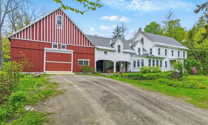 Jamaica House | Spacious Riverfront Home 7 Minutes to Stratton!