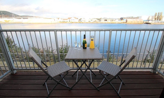 Inverness Apartment | Spacious Riverside 2BR Apartment - City Centre