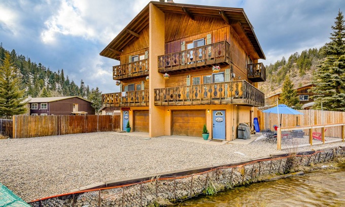 Red River House | Spacious riverside abode with double kitchens, washer/dryer, grill, & WIFI