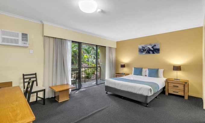 Mount Ommaney Hotel | Spacious Room Ideal for Biz and Leisure