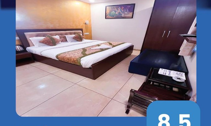 Mahipalpur Extension Hotel | Spacious Room in Mahipalpur