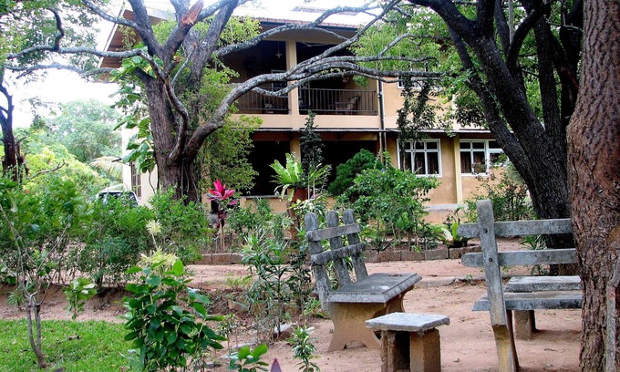 Habarana House | Spacious Rooms with/Attached Bathrooms/Travellers Paradise