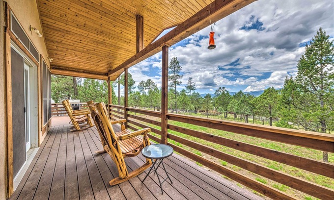 Ruidoso House | Spacious Ruidoso Home w/Hot Tub & Fireplaces