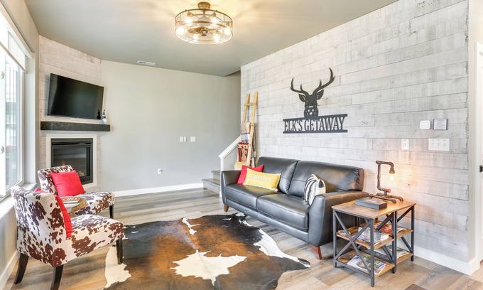 Spearfish House | Spacious, Rustic Spearfish Home: Walk to Downtown!