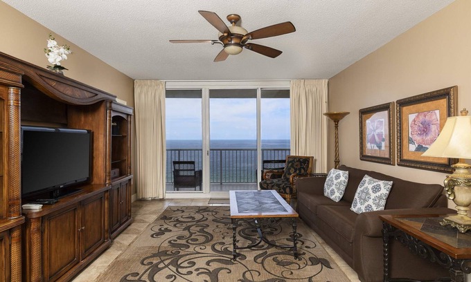 Long Beach Condo | Spacious Seaside Escape