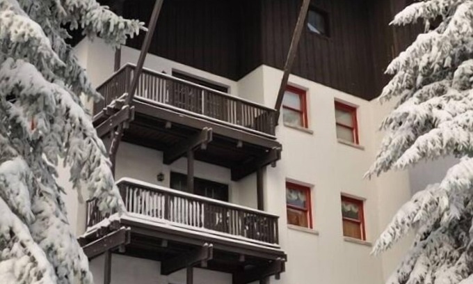 Snowshoe Condo | Spacious Ski In/Ski Out Retreat! Walking distance to the Village and Restaurants