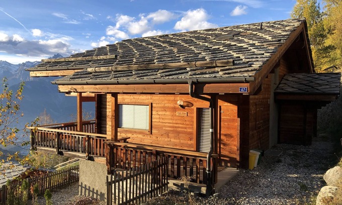 Nendaz Ski Chalet | Spacious ski retreat in Veysonnaz/4Vallees with stunning views - sleeps 12.