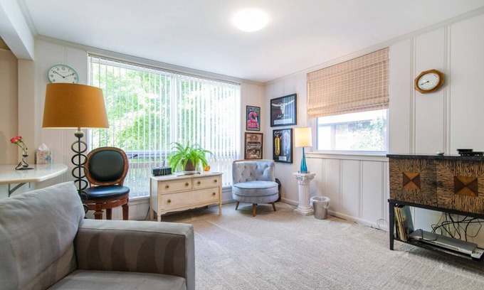 Donelson Hills Apartment | SPACIOUS, SPARKLING Country Living in the City - 4.3 miles to Downtown 5 stars!
