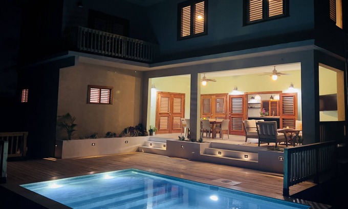 Treasure Beach Villa | Spacious, staffed villa! Private pool. 3 min walk to beach. AC and WIFI