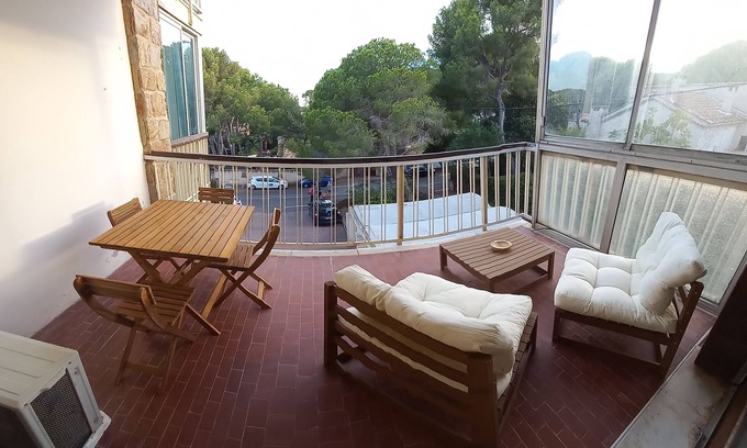 La Seyne-sur-Mer Apartment | Spacious Studio 5 minutes walk from the beach, air conditioning, WIFI, Terrace