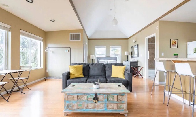 Southeast Magnolia Condo | Spacious Studio Apartment Minutes from Downtown, Private Parking