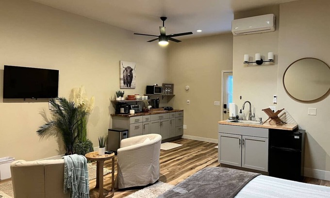 Mesilla Park House | Spacious studio near Mesilla