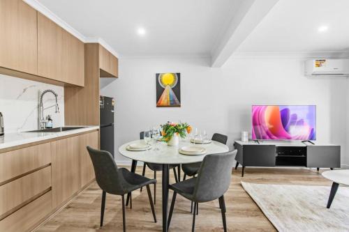 Sunnybank House | Spacious Studio Twin Q Beds Sleep 4 Budget Friendly