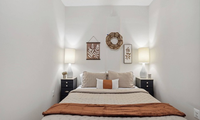 Fredericksburg Apartment | Spacious studio with full kitchen & bath near Mary Washington
