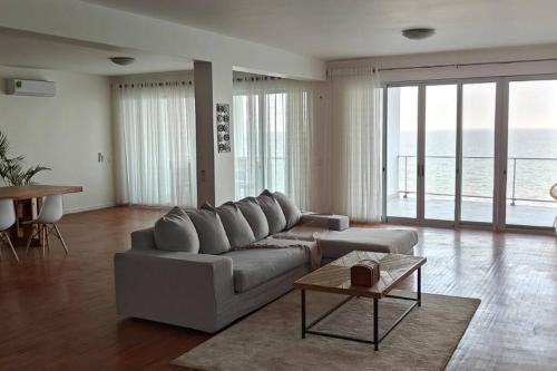 Maputo Apartment | Spacious & Stunnig Ocean View