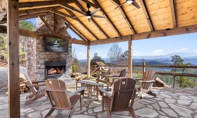 Gatlinburg - Pigeon Forge Cabin | Spacious Stunning Cabin- Multiple Decks + Outdoor Fireplace