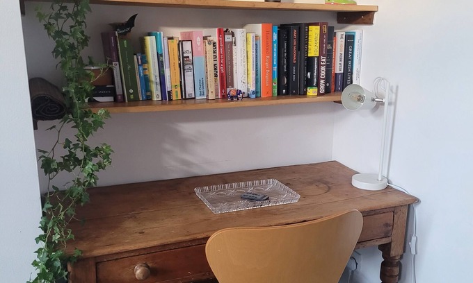 Portobello House | Spacious & Stylish 1BD Cottage—Portobello Dublin!