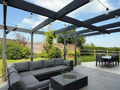 Cranbrook House | Spacious Stylish Modern House - Sleeps 8 4BR