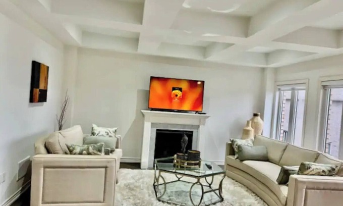 Bowmanville House | Spacious, Stylish & Tranquil Gem near Town Center!