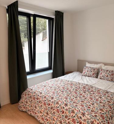 Sint-Lambrechts-Woluwe House | Spacious suite with private bathroom