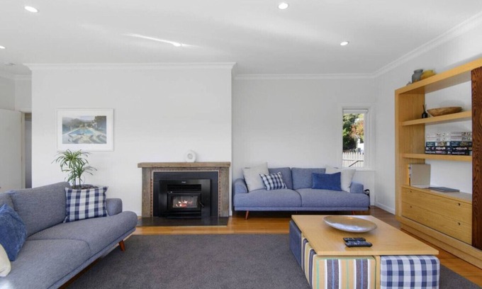 Akaroa House | Spacious Sunny Family Home in Akaroa