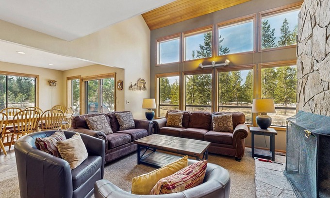Deer Park House | Spacious Sunriver home with private hot tub & SHARC passes