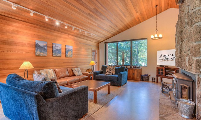 Overlook Park House | Spacious Sunriver Home on Golf Course with Hot Tub, SHARC Passes & Game Room