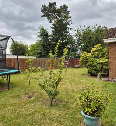 Dundee Villa | Spacious Three Bedroom Detached Bungalow in Dundee with large Gardens