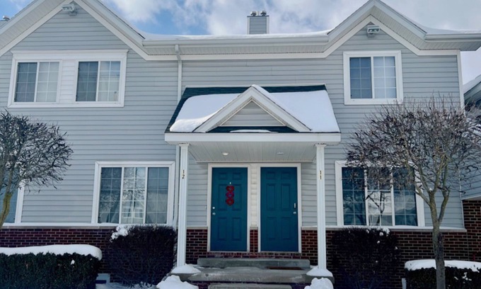 Mount Pleasant House | Spacious Townhome- Minutes from CMU!