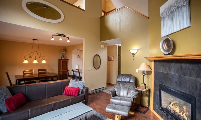 Ellicottville House | SPACIOUS TOWNHOME, GREAT SLOPE VIEWS - PERFECT FOR YOUR OUTDOOR GETAWAY!