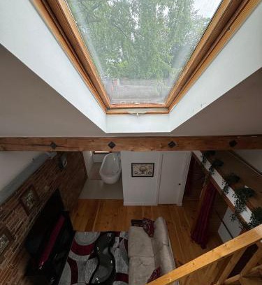 Cabbagetown South House | Spacious Townhouse close to Dundas Square!