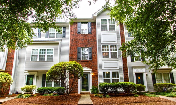 Cornelius House | Spacious townhouse near Lake Norman in fantastic neighborhood