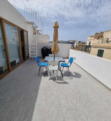 Senglea House | Spacious Townhouse with a Terrace overlooking Valletta's Grand Harbor