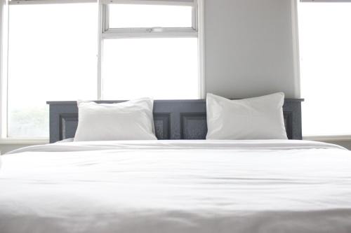 Cipaganti Apartment | Spacious & Trendy Studio at Jarrdin Cihampelas Apartment By Travelio