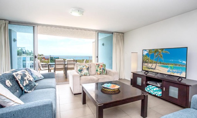 Airlie Beach Apartment | Spacious Tropical Sanctuary Ocean views