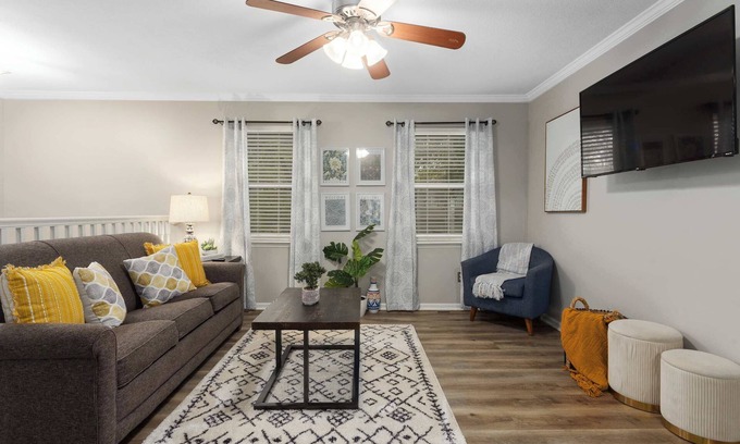 Olathe House | Spacious,TV in all BEDROOMS,KingBeds,FencedYard