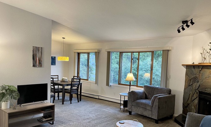 Northeast Anchorage Condo | Spacious Two Bedroom Condo with a Beautiful Views