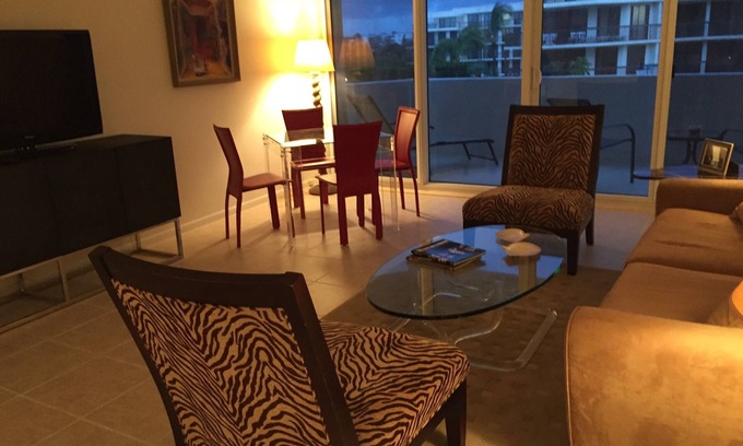 Palm Beach Condo | Spacious two bedroom condo on Intracoastal Waterway & accessible to ocean beach.