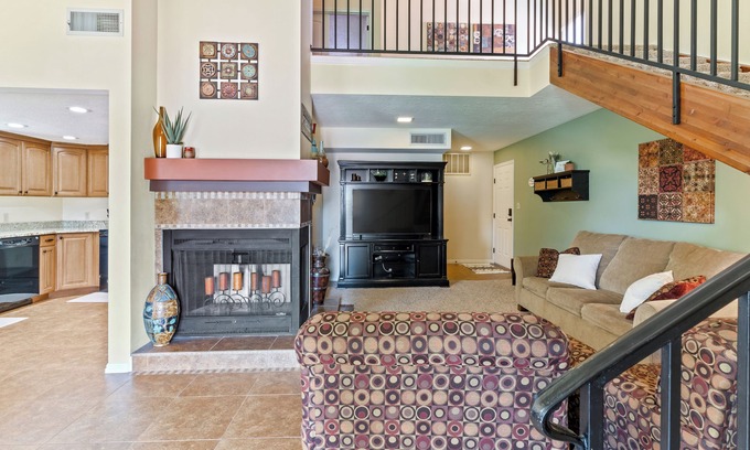 St. George Condo | Spacious Two-level/4 bdrm/Sleeps 16/Pools & Hot Tubs/Mini-Golf/Family friendly!