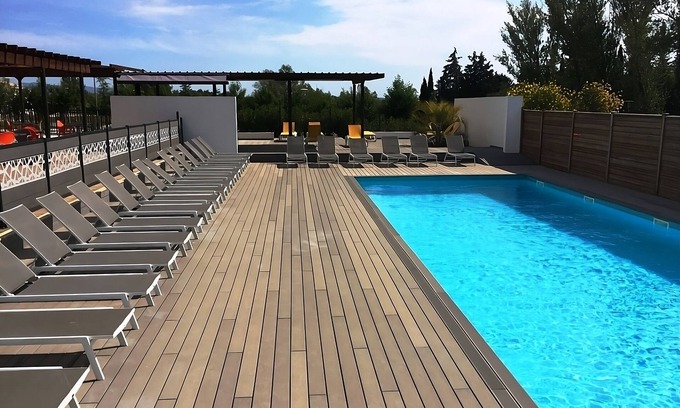 Eguilles House | Spacious Unit Close to Cezanne's Studio! Pets are Allowed, with Free Parking!