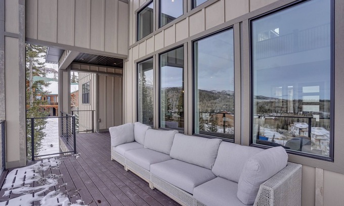 Brian Head Cottage | Spacious Utah Escape w/Balcony & Mountain Views!