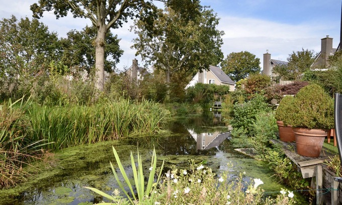 Bergen House | Spacious vacation home with a beautiful garden by the water.