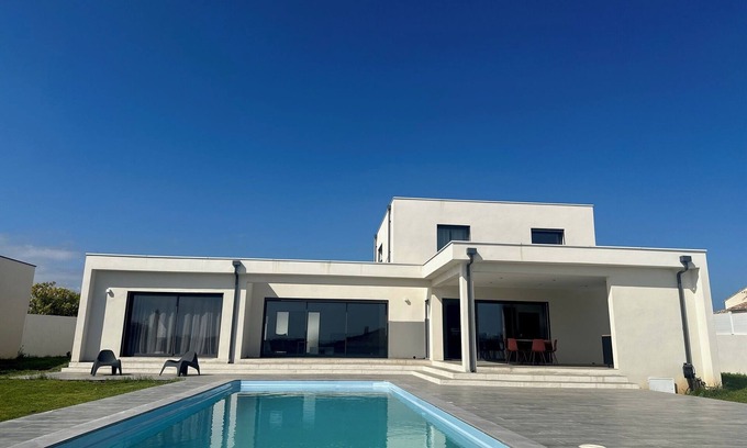 Aleria House | SPACIOUS VILLA 220M2 FULLY AIR-CONDITIONED PRIVATE POOL/FENCED GARDEN