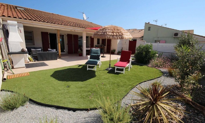 Portiragnes-Plage House | Spacious Villa for 8/9 people located in secured residence Les Marines, aico in the house, terrace