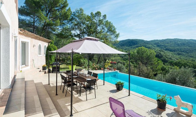 Bargemon Villa | Spacious Villa in Bargemon with Swimming Pool