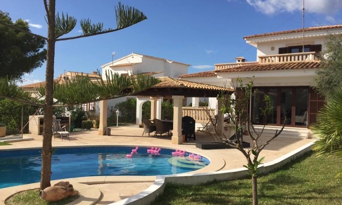 Portocolom Villa | Spacious villa m. Pool, -very close to the beach, family-friendly, wireless